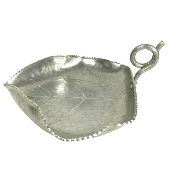 Buenilum Hammered Aluminum Grape Leaf Tray With Twisted Vine Handle Vintage - Picture 4 of 7